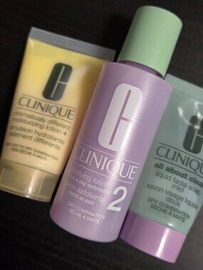 NEW Clinique travel size skin care kit (dry/combo skin)